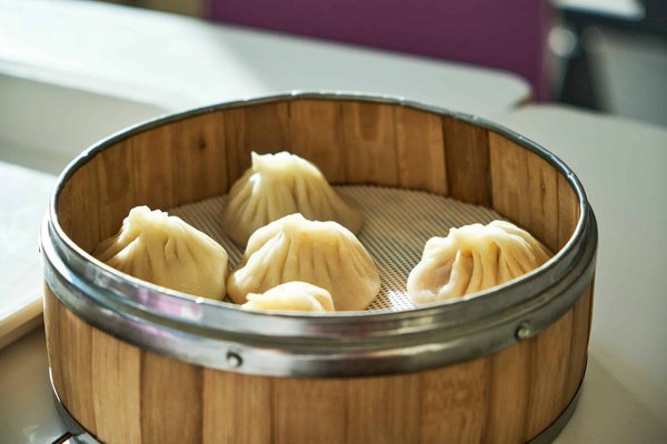 Quelle est la meilleure méthode pour préparer des baozi (brioches vapeur) maison?